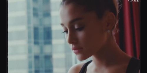 ariana grande AGBVJUNE2018