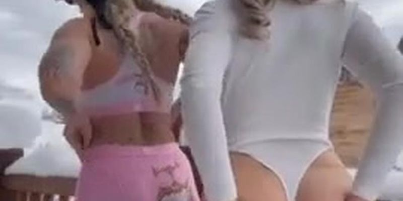 Venessasbutt x babysharkkbait- outdoor strip