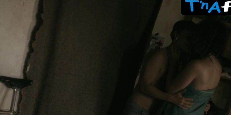 Leoni Schulz Breasts Scene  in Tore Tanzt