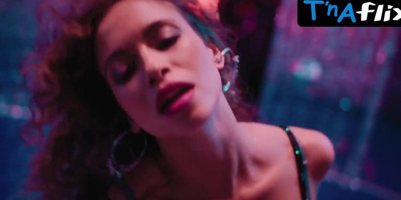 Ines Custodio Sexy Scene  in O Clube