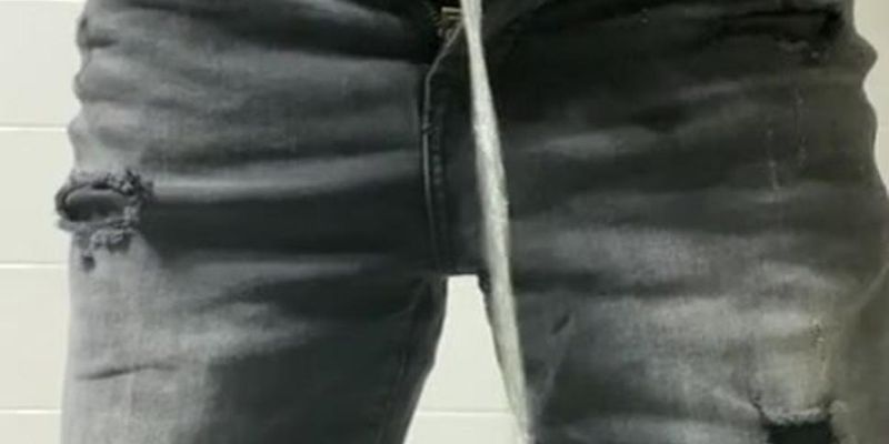 Jonah Slakes - View from the toilet with a thick stream of piss